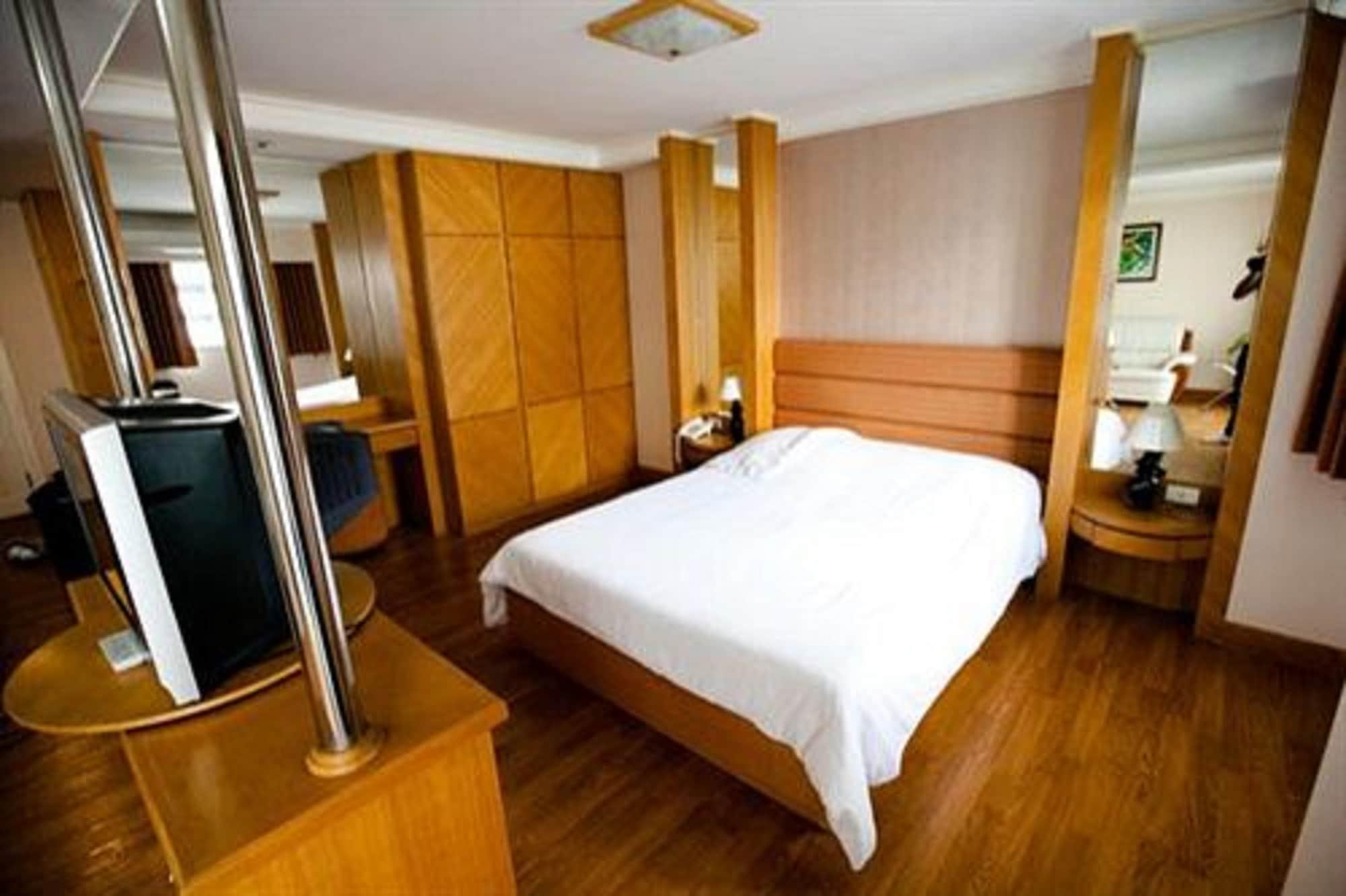Roseate Ratchada Aparthotel Bangkok Exterior foto