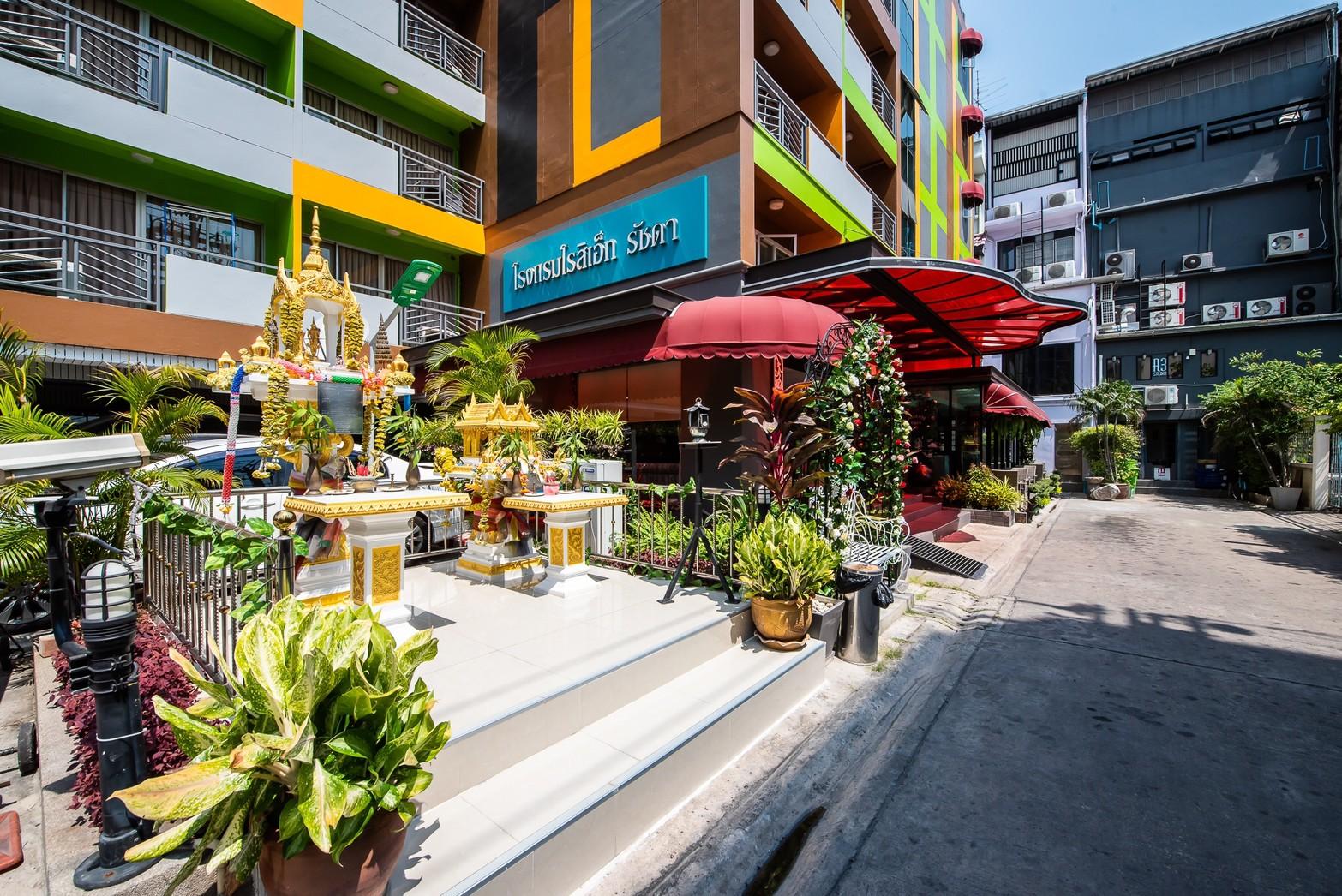 Roseate Ratchada Aparthotel Bangkok Exterior foto