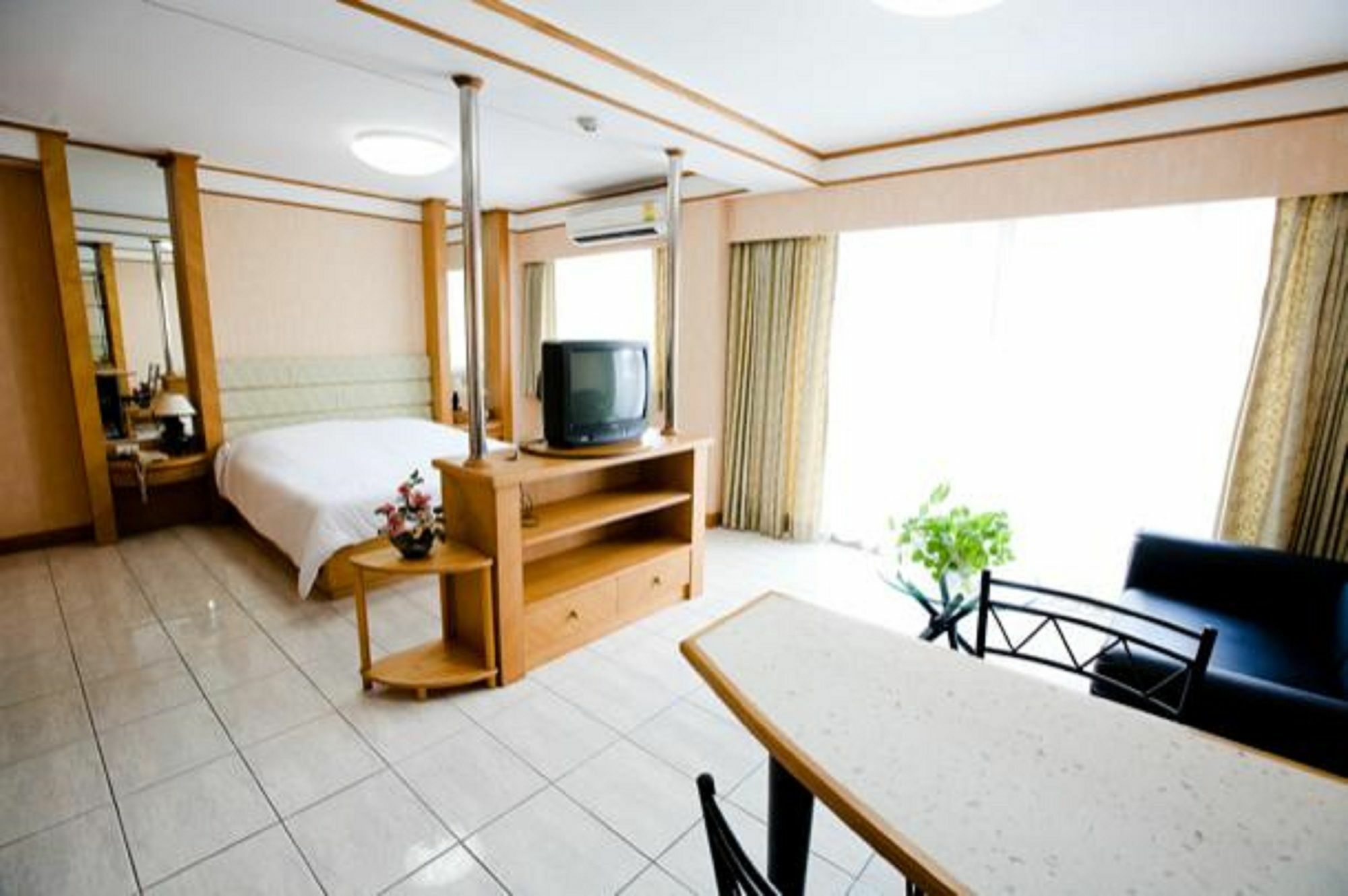 Roseate Ratchada Aparthotel Bangkok Exterior foto